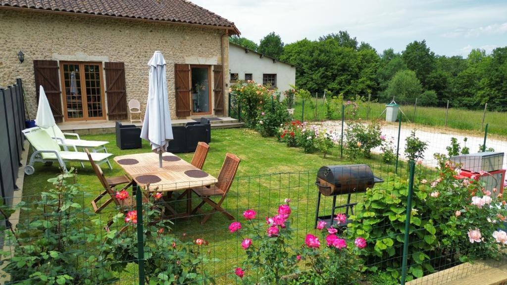 Eglise-Neuve-de-VergtChez Lucia A 15Min De Perigueux A 6Km Autoroute A89公寓 外观 照片
